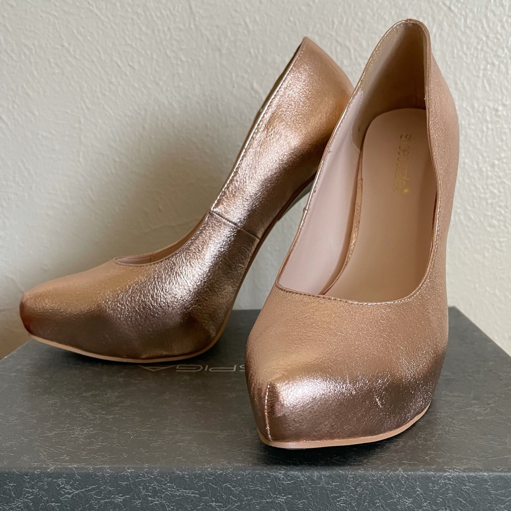 Rose gold platform pump with gold heel detailing